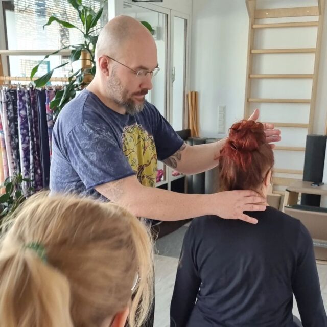 🫶TRE-ERITYISHERKILLE 2h.🫶
Sunnuntaina 26.5 kello 12-14.🎫Hinta: 75€/Hlö.👤Ohjaaja: Petri Hast.📍Paikka: Pilates Studio Classic (Jyväskylä, kuokkala).📧Ilmoittautumiset:
https://www.varaaheti.fi/pilatesstudioclassic/fiKurssi tarjoaa erityisherkille lempeän mutta tehokkaan tavan säädellä herkkää hermostoa.
Kuuntele oman kehon rajoituksia ja työskentele kohti tasapainoisempaa oloa.
TRE-erityisherkät kurssilla opit
TRE-stressinpurku liikkeet, itsesäätelytaidot sekä ohjeet omatoimiseen harjoitteluun.
Lisätiedot Petriltä Petri.hast@gmail.comTervetuloa mukaan🙏💫Toivottaa,
Petri ja Kerttu#tensionreleasingexercises
#tensionrelease #tensionrelief #tremenetelmä #stressinpurkumenetelmä #petrihast #jyväskylä #kuokkala #pilatesstudioclassic #pilateskerttu #erityisherkkä #erityisherkkyys #kehojamieli #stressinpurku